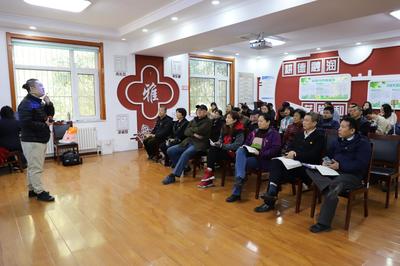 學(xué)校黨組織開(kāi)展進(jìn)社區(qū)講黨課活動(dòng)