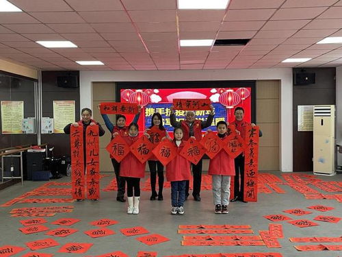 攜手抗疫過(guò)新年 開(kāi)封市順河回族區(qū)組織文化志愿者為居民送溫暖寫(xiě)春聯(lián)